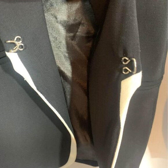 WOMAN’S blazer (black with white piping). Gorgeous shape!. Pockets. Size … - Picture 3 of 8